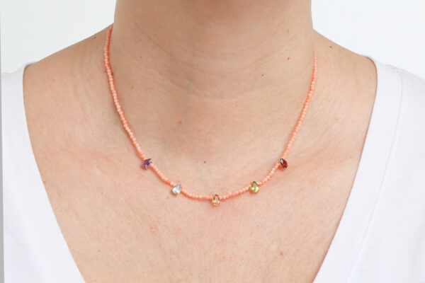colar ouro 18k coral natural e pedras naturais