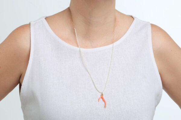pingente de coral e ouro 18k