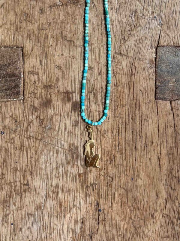 colar turquesa natural pingente egipcio e fecho ouro 18k