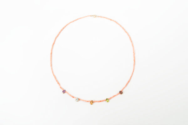 colar ouro 18k coral natural e pedras naturais