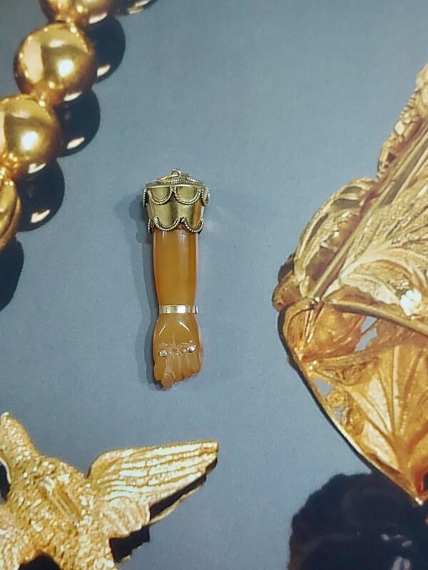figa antiga ouro e baquelite
