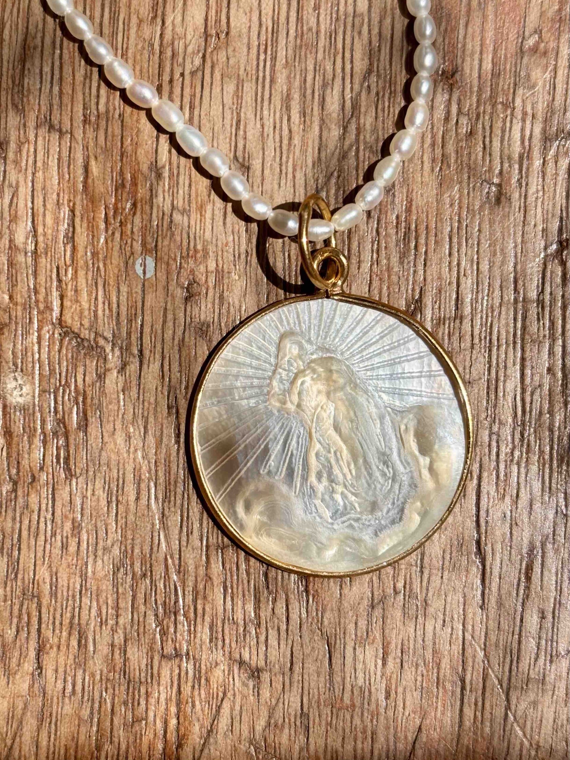 colar perolas pingente antigo